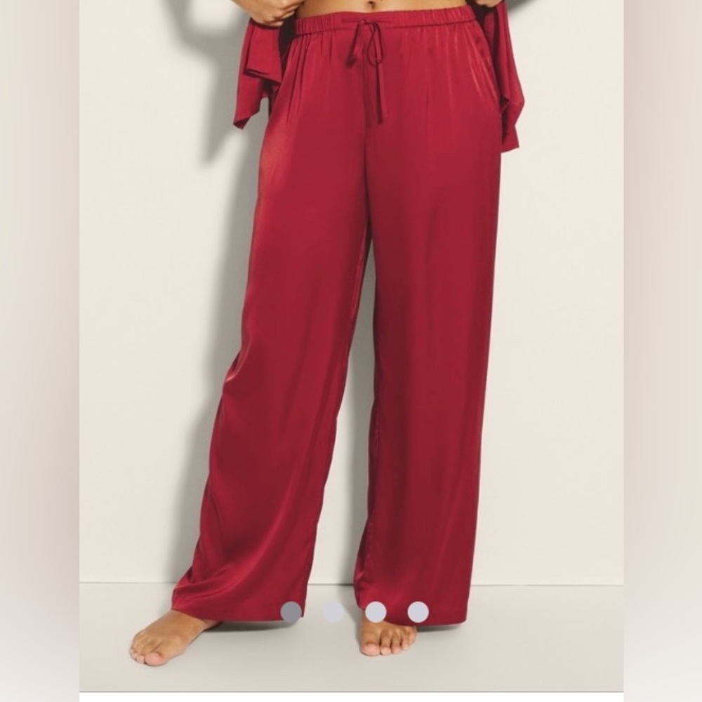 NWOT Soma Satin Pajama Pants Sz M in Paint the Town Red